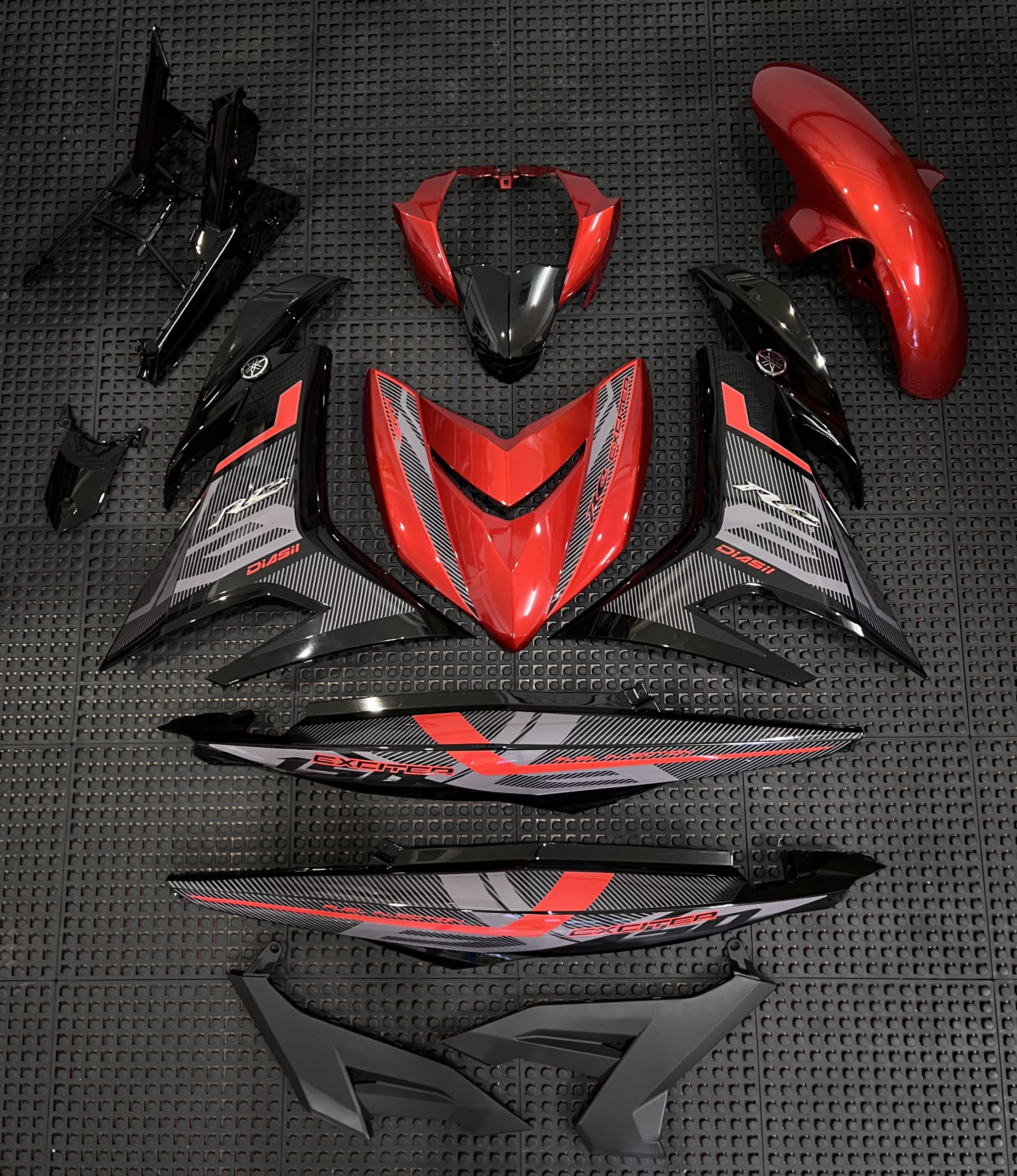 BODYSET Y15ZR V2 – VN16 EXCITER RC RED | BLACK.RED RIRCSAGP
